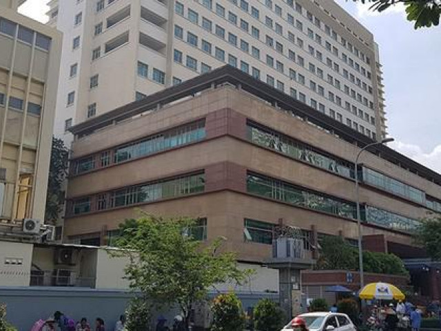 Tin tức trong ngày - Nhân viên Bệnh viện Đại học Y Dược TP HCM dương tính SARS-CoV-2