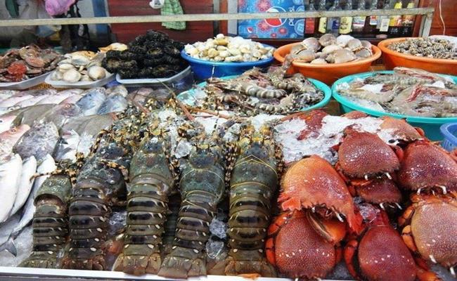 Bào ngư, tôm hùm, cua huỳnh đế, sá sùng… là những món hải sản Việt đắt đỏ, thường xuyên xuất hiện trong thực đơn của các nhà hàng cao cấp. 

