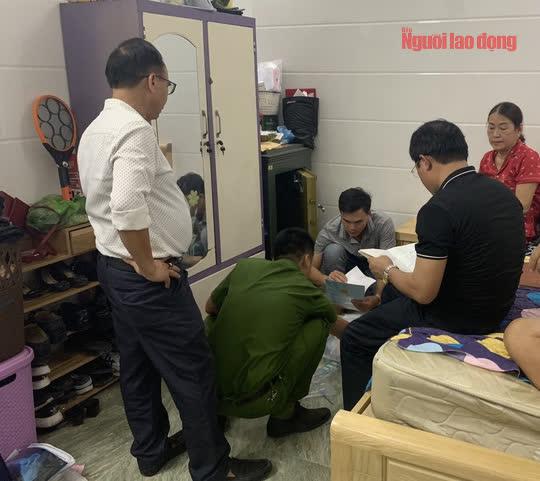Lực lượng công an khám xét nơi ở của đối tượng Nguyễn Thị Hường