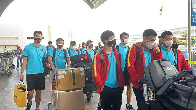 Cập nhật ĐT Việt Nam lên đường về nước: Máy bay đã hạ cánh xuống TP.HCM - 13