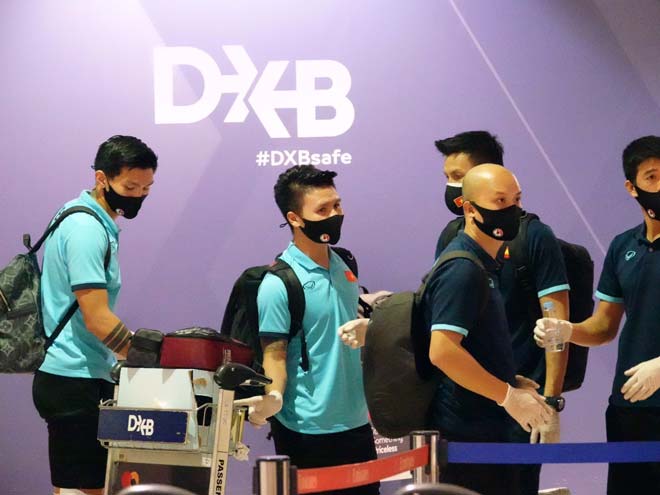 Cập nhật ĐT Việt Nam lên đường về nước: Máy bay đã hạ cánh xuống TP.HCM - 4