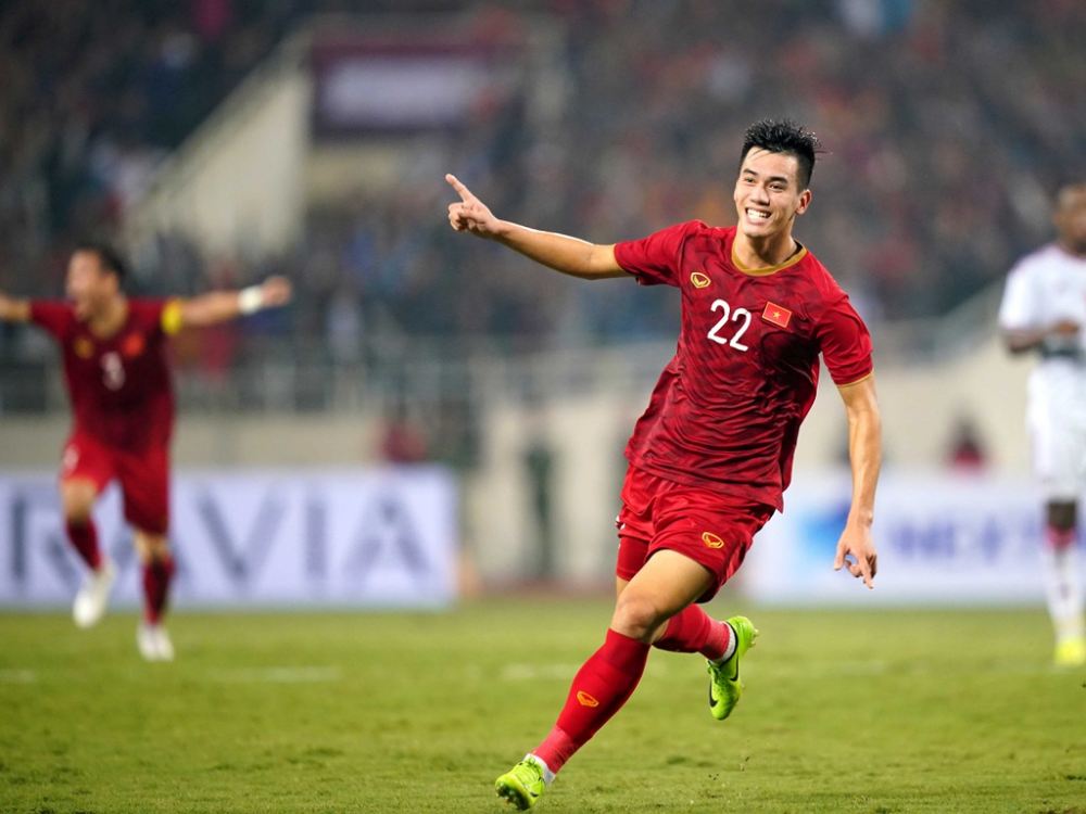 Quá hâm mộ Tiến Linh, "ngọc nữ Bolero" vẫn làm điều bất ngờ dù Việt Nam thua UAE - 5