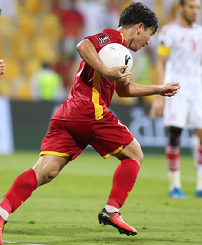 Khoảnh khắc xúc động của cầu thủ Minh Vương khi vào sân đấu với UAE - 3