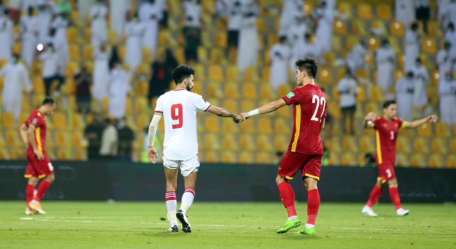 Để thua chung cuộc chủ nhà UAE với tỉ số 2-3, nhưng ĐT Việt Nam vẫn lần đầu tiên trong lịch sử giành vé vào vòng loại cuối cùng World Cup với tư cách là một trong những đội nhì bảng có thành tích tốt nhất.