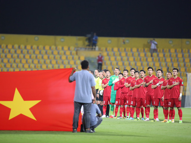 Bóng đá - Cập nhật ĐT Việt Nam lên máy bay về nước: Dàn chiến binh sao vàng đã có mặt ở sân bay UAE