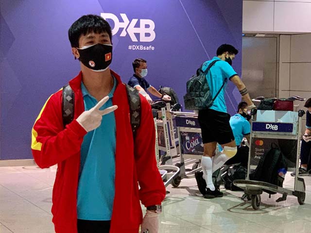 Bóng đá - Cập nhật ĐT Việt Nam về nước: Thầy trò Park Hang Seo làm thủ tục lên máy bay