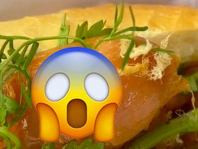 Thị trường - Tiêu dùng - Cô gái "nổi da gà" khi phát hiện điều kinh hoàng bên ổ bánh mì, giải thích của người bán mới khó tin