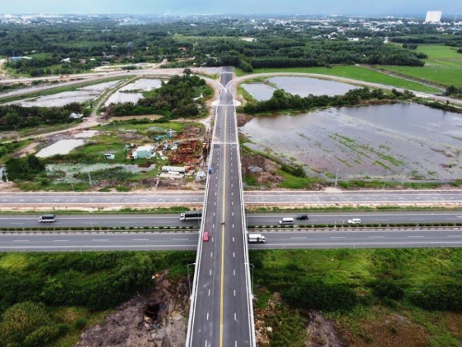 Nút giao 319 kết nối cao tốc Long Thành đã hoàn thành chờ ngày thông xe