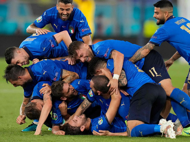 Bóng đá - ĐT Italia sớm giành vé đi tiếp, HLV Mancini cảnh báo các "ông lớn"