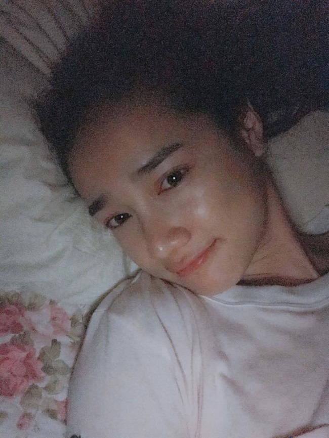 Không hở hang, gợi cảm nhưng Nhã Phương vẫn được khen ngợi bởi làn da trắng mịn màng.&nbsp;
