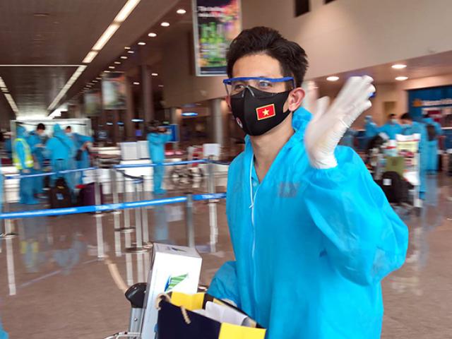 Tin tức trong ngày - ĐT Việt Nam về nước: Dàn SAO đã có mặt ở sân bay Tân Sơn Nhất