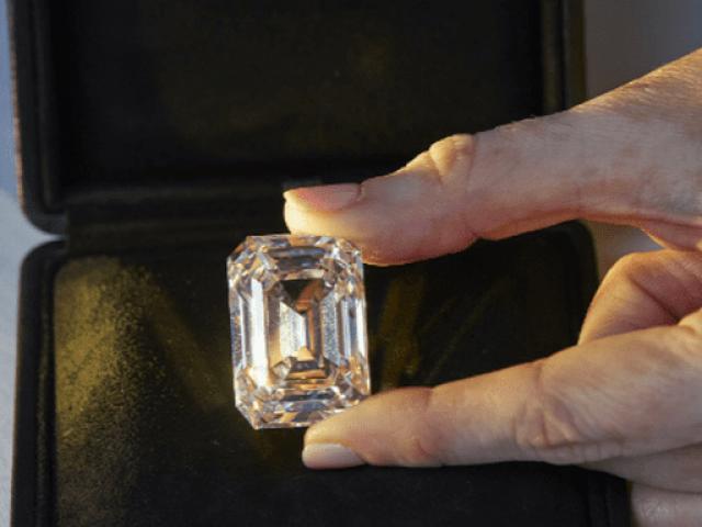 Thị trường - Tiêu dùng - Viên kim cương không màu "hàng khủng", giá bán ra gần 500 tỷ đồng