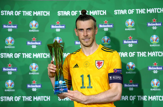 Gareth Bale nhận giải "Cầu thủ hay nhất" trong trận đấu giữa Thổ Nhĩ Kỳ và xứ Wales