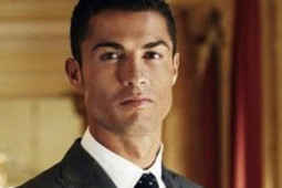 Kinh doanh - &quot;Cỗ máy in tiền&quot; béo bở của Cristiano Ronaldo, không đá bóng cũng giàu sụ