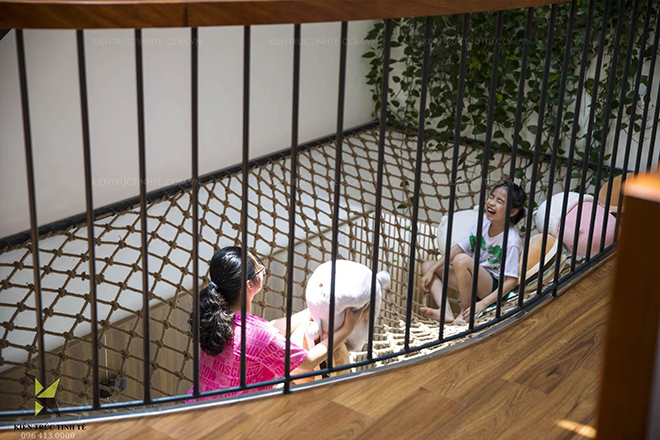 Góc sân chơi sáng tạo cho trẻ nơi giếng trời