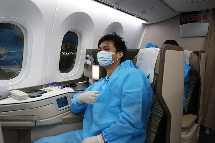 Cập nhật ĐT Việt Nam lên đường về nước: Máy bay đã hạ cánh xuống TP.HCM - 10