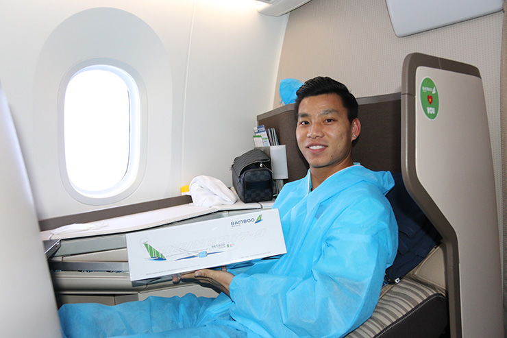 Cập nhật ĐT Việt Nam lên đường về nước: Máy bay đã hạ cánh xuống TP.HCM - 6