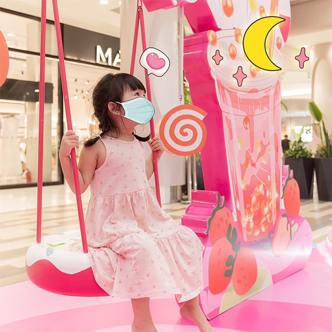 Chụp ảnh xinh nhưng nhớ đeo khẩu trang đầy đủ để chống dịch an toàn bạn nha!