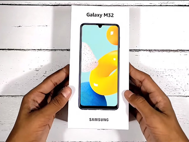 Thời trang Hi-tech - Đập hộp Galaxy M32 pin "khủng" 6000 mAh trước giờ lên sóng