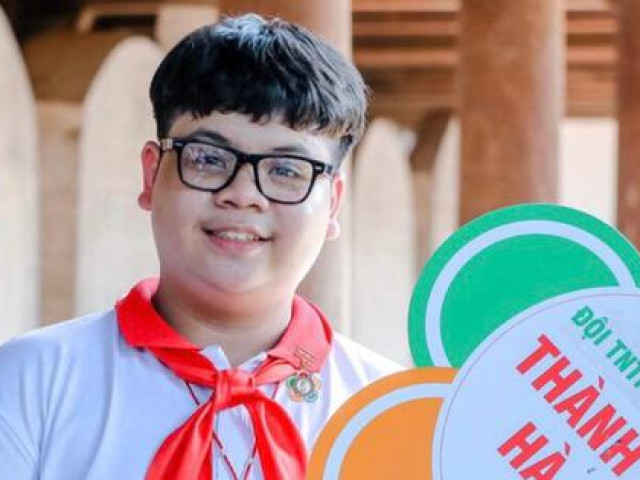 Bạn trẻ - Cuộc sống - Nam sinh lớp 9 chơi "Ai là triệu phú" lấy tiền mua gạo giúp công nhân vùng dịch