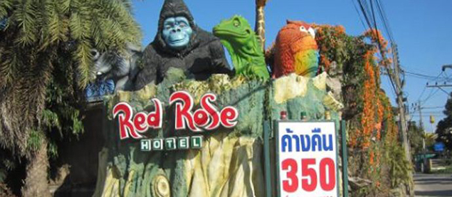 Khách sạn Red Rose Thái Lan: Khách sạn này có một điểm độc đáo là các phòng nghỉ theo chủ đề. Bạn có thể chọn ở trong những căn phòng có chủ đề như Disney và Chiến tranh giữa các vì sao. 
