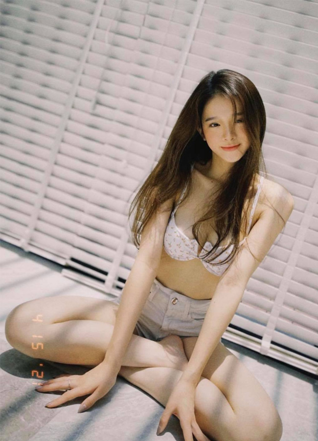 Chu Diệu Linh (biệt danh là Linh Ka), sinh năm 2003 nhưng nhận không ít ý kiến trái chiều về phong cách thời trang gợi cảm.
