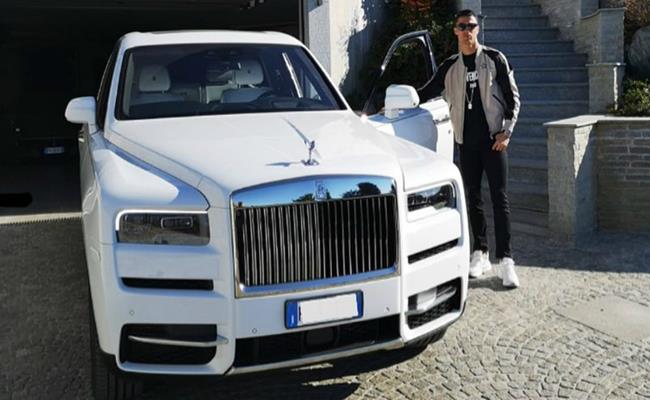 Chiếc siêu xe Rolls-Royce Cullinan này về tay Ronaldo vào năm 2020.
