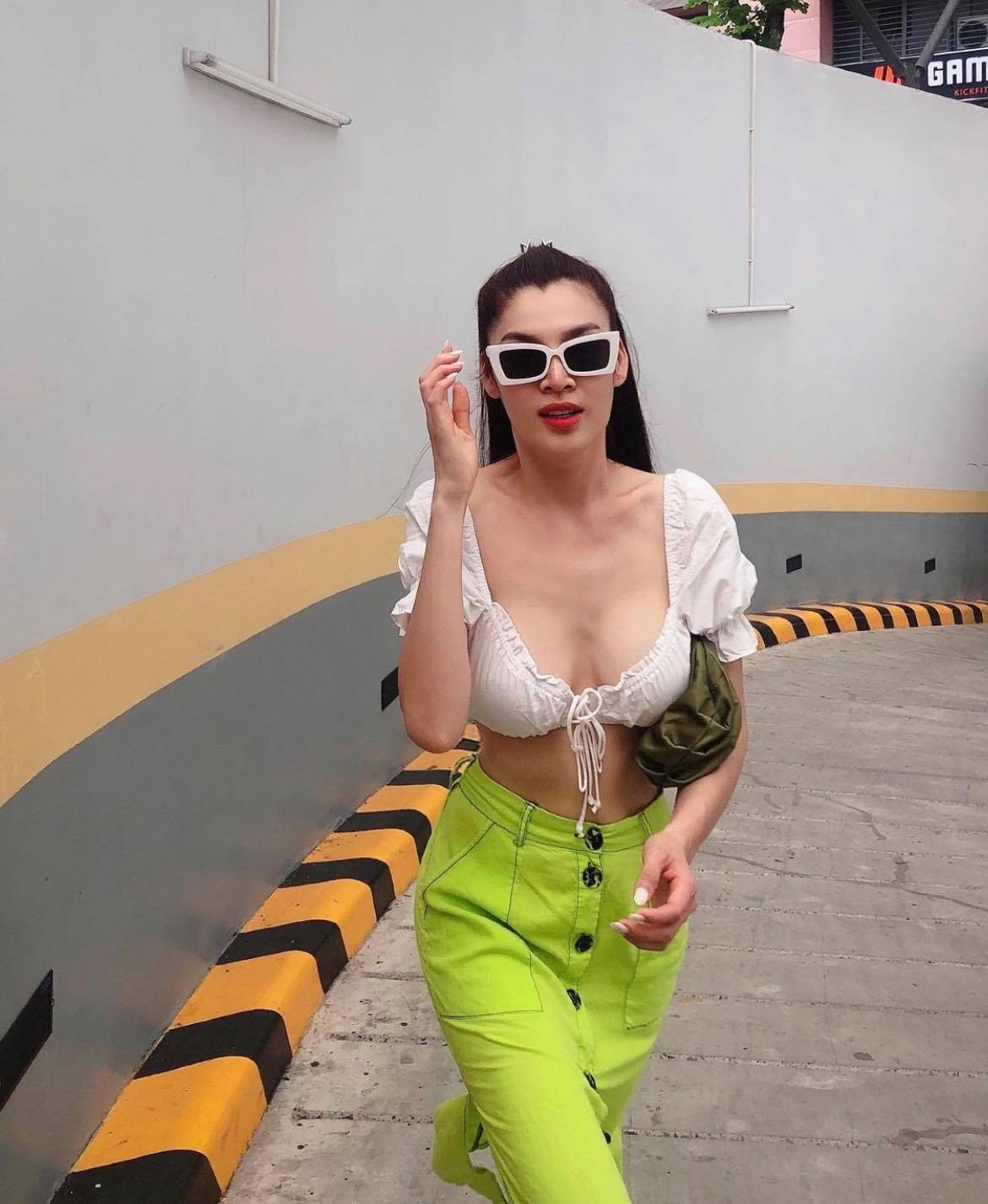 Chỉ với cách lên đồ từ chân váy dài, áo croptop, Trân Đài được nhiều người bình chọn là nàng hậu mặc bạo nhất lịch sử nhan sắc Việt.