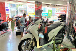 Thị trường - Tiêu dùng - Người Việt vẫn ồ ạt mua xe máy, ô tô