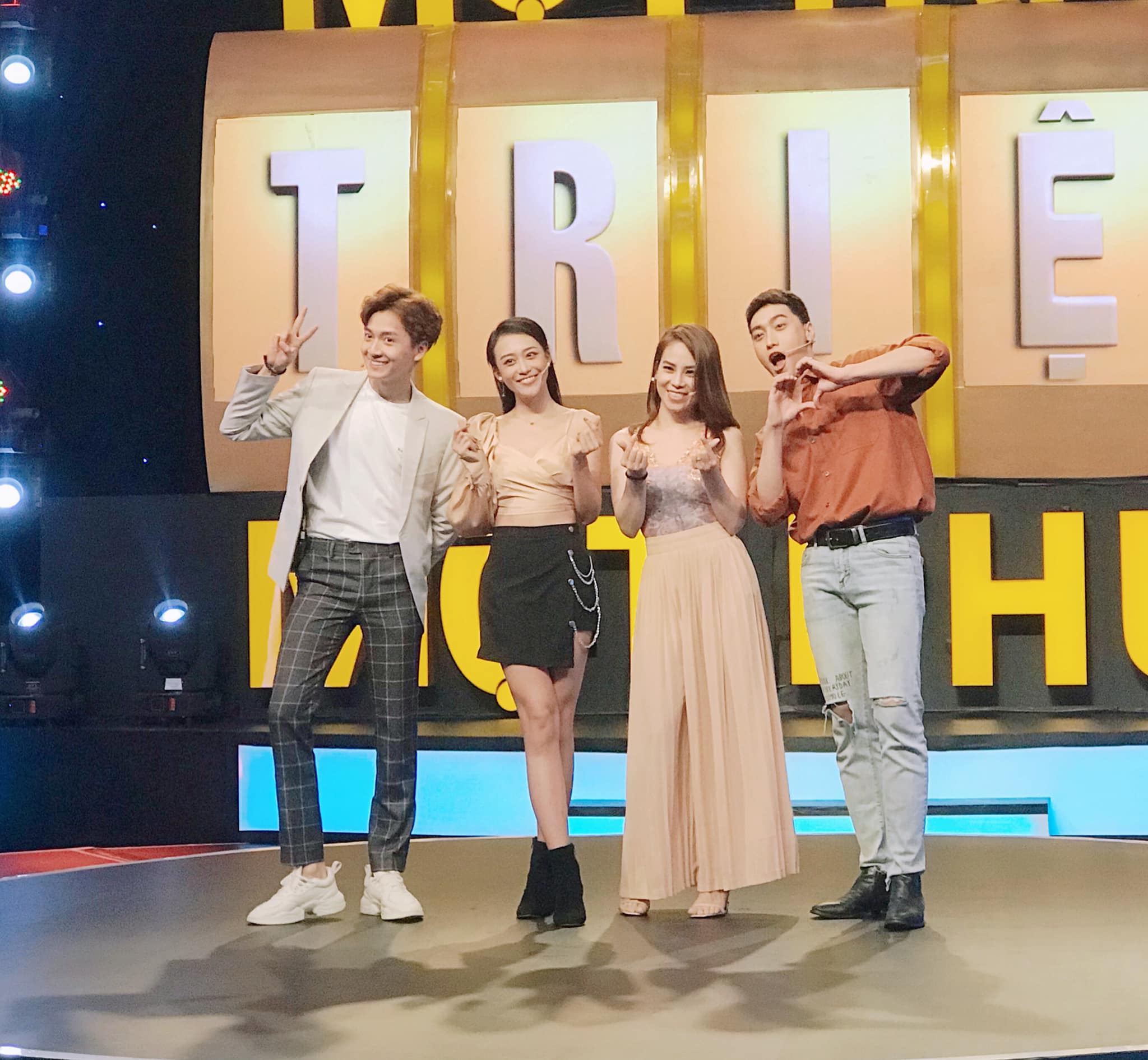 Huyền Thạch miệt mài tham gia
gameshow.