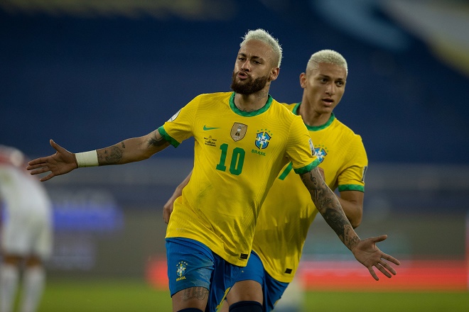 Neymar ăn mừng trong kiểu tóc mới