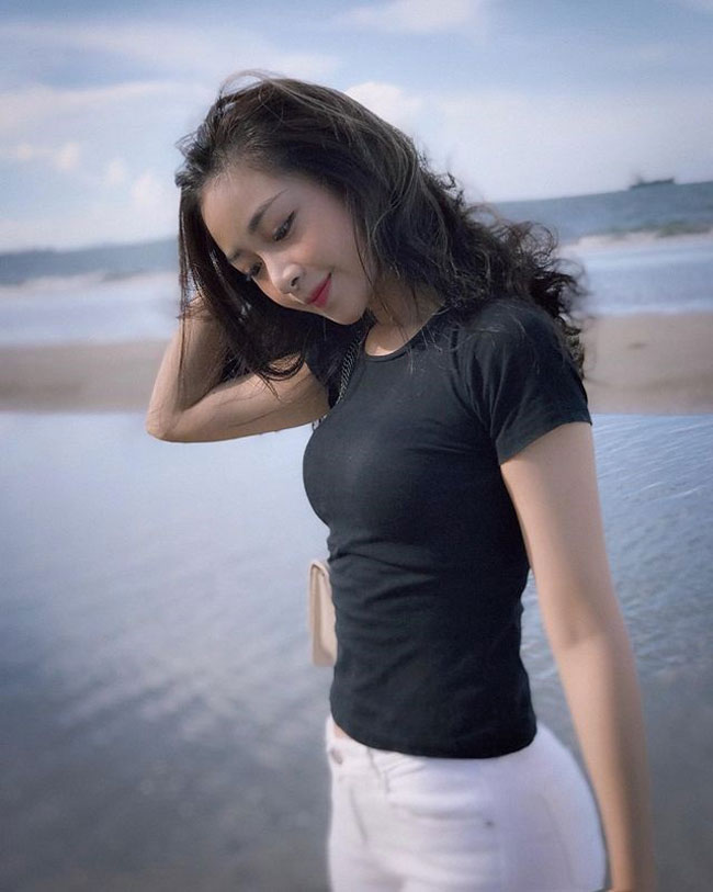 Trên mạng xã hội, cô nàng chủ yếu chia sẻ những hình ảnh liên quan đến chồng con.&nbsp;
