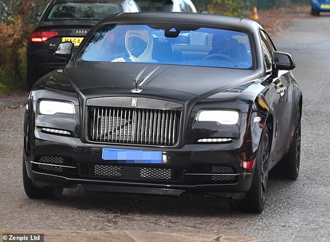 Năm 2017, tiền vệ này cũng mua chiếc Rolls-Royce Wraith, được định giá 350.000 USD
