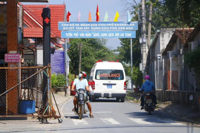 Chính quyền tỉnh Bình Dương đang ngày đêm khoanh vùng, truy vết, sàng lọc để dập dịch. Ảnh: LA