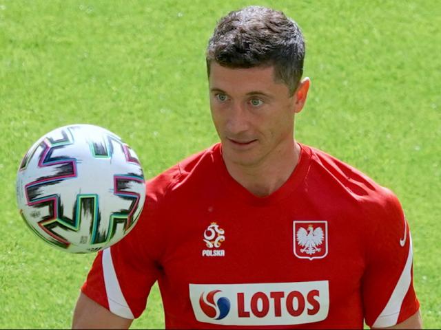 Bóng đá - Tin nóng EURO 19/6: SAO Tây Ban Nha dọa đồng đội sẽ "xơi tái" Lewandowski