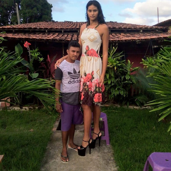 Chân dài cao 2m1 và tình yêu với chàng 1m65 gây xôn xao - 3