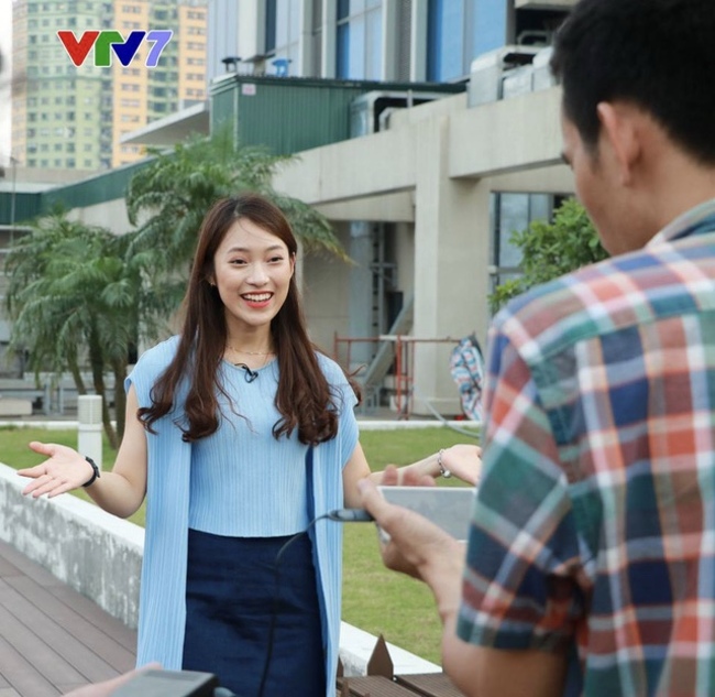 Người đẹp xứ Nghệ là một trong những MC trẻ tuổi xuất hiện trên sóng Đài truyền hình Việt Nam. Đồng thời cô cũng là một YouTuber nổi tiếng trong cộng đồng học tiếng Anh.
