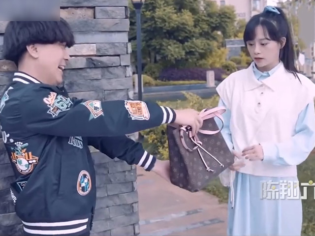Cười 24H - Anh chàng "dại gái" và cái giá phải trả bằng... tiền mặt