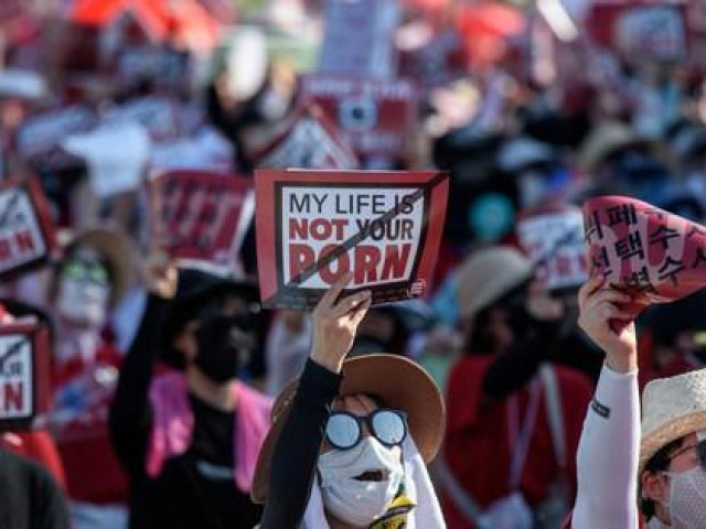 Thế giới - Cuộc đời tôi không phải phim khiêu dâm của bạn