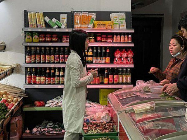 Thị trường - Tiêu dùng - Tiểu thương bị "giẫm đạp" trong cuộc chiến của những "gã khổng lồ" công nghệ