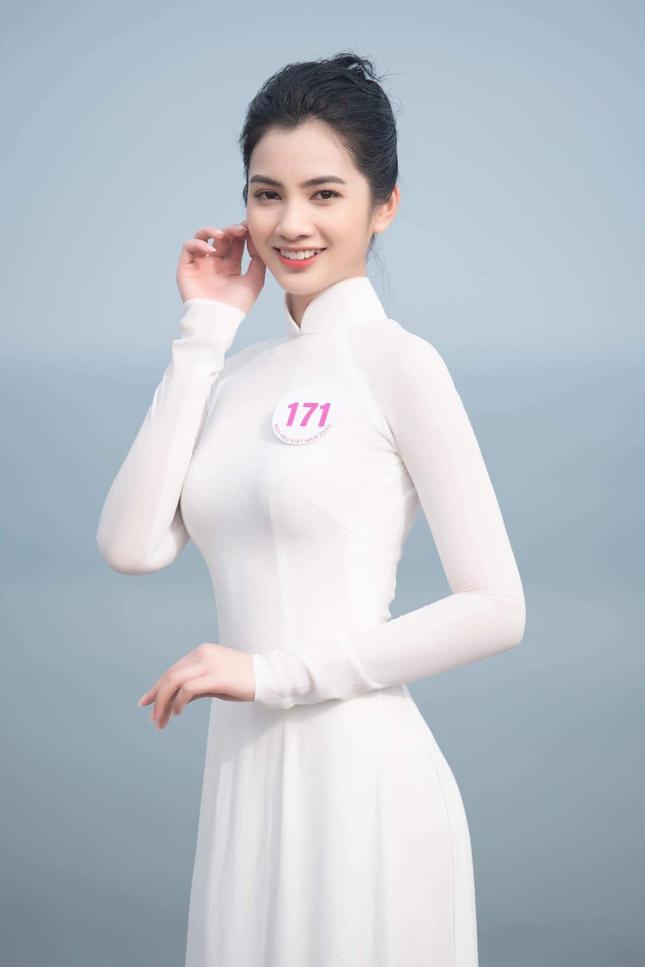 Cẩm Đan tung ảnh diện áo dài trắng cùng dàn người đẹp Hoa hậu Việt Nam - 1