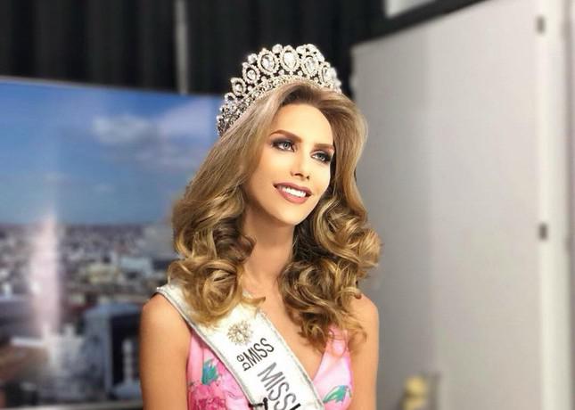 Mỹ nhân chuyển giới đầu tiên thi Miss Universe giờ ra sao? - 3