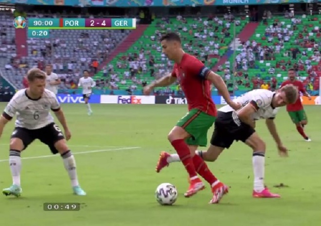 Pha xử lý kỹ thuật lỗi của Ronaldo