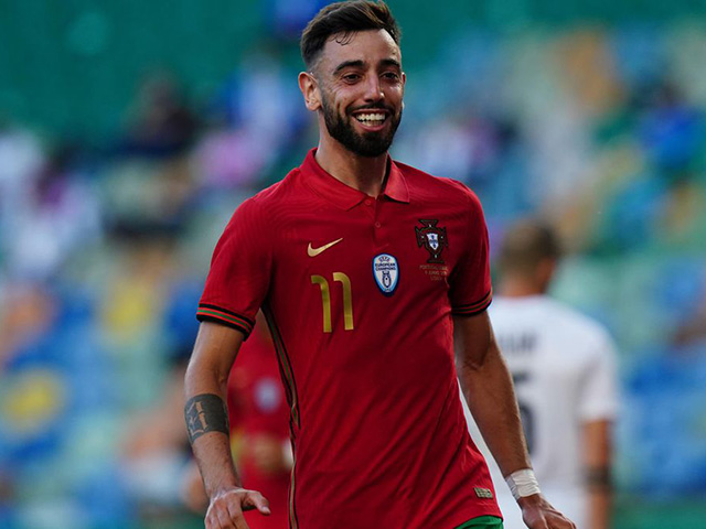 Bóng đá - SAO MU Fernandes "tàng hình" ở EURO, huyền thoại Arsenal chỉ trích đá như đi bộ