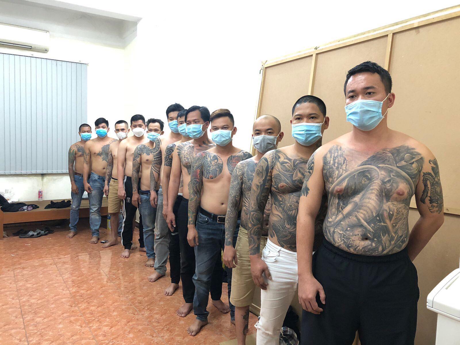 Các đối tượng trong băng nhóm giang hồ điều hành đường dây cá độ