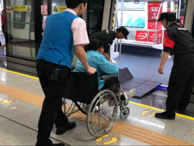 Sức khỏe đời sống - Chàng trai 24 tuổi phải ngồi xe lăn vì ngày nào cũng ăn loại đồ ăn này