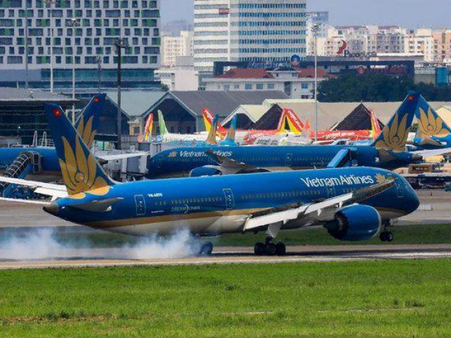 Kinh doanh - Vietnam Airlines lo phá sản, ACV “sống khoẻ" nhờ đâu?