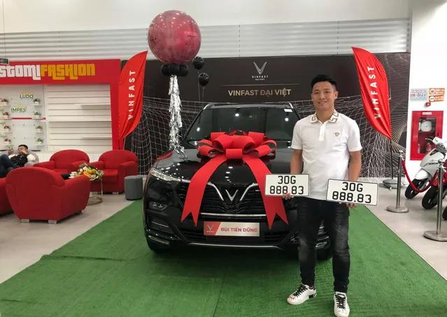 Bùi Tiến Dũng mới đây vừa tậu thêm xe hơi Vinfast Lux SA.