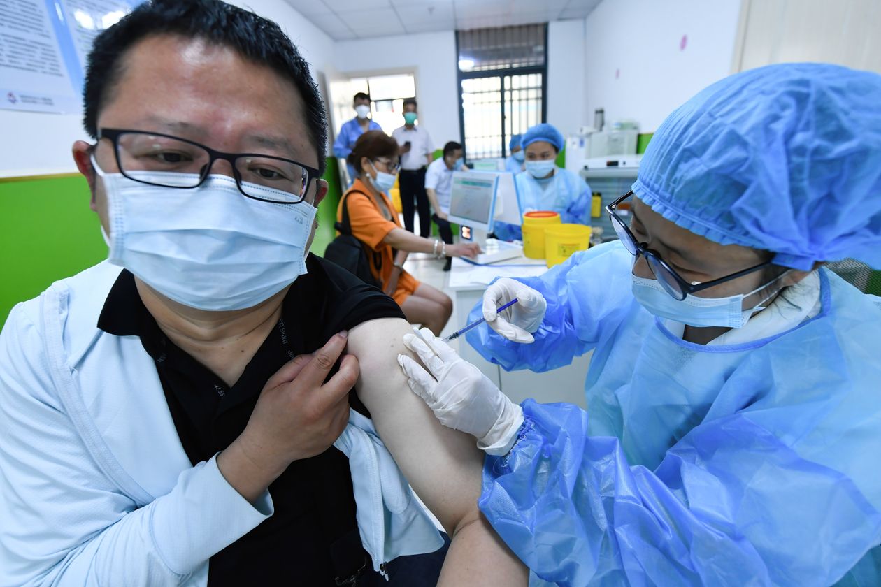 Trung Quốc tuần trước đạt cột mốc tiêm 1 tỉ liều vaccine Covid-19.