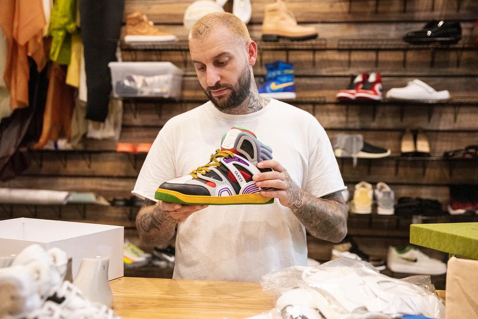 Gucci tạo cơn sốt giày sneaker cạnh tranh ngôi vương của Air jordan - 5